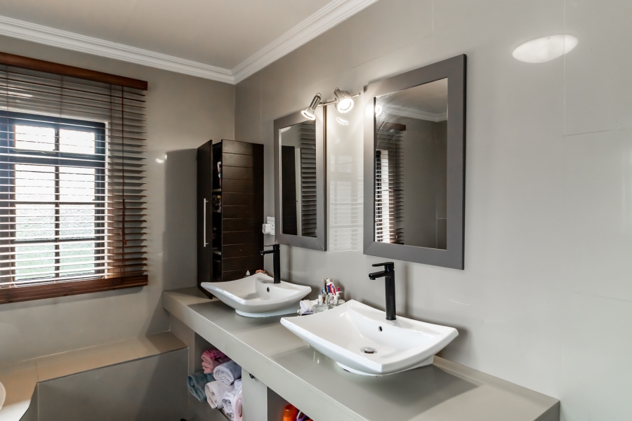 3 Bedroom Property for Sale in Waverley Gauteng