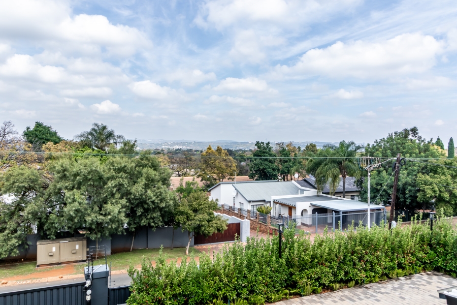 3 Bedroom Property for Sale in Waverley Gauteng