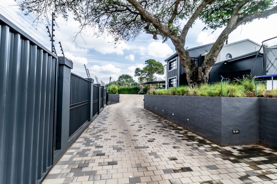 3 Bedroom Property for Sale in Waverley Gauteng