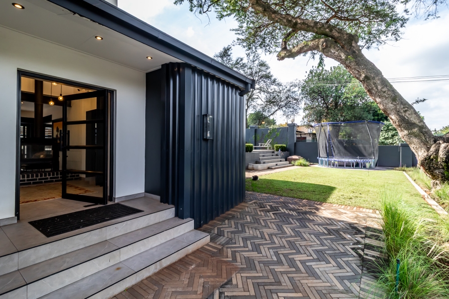 3 Bedroom Property for Sale in Waverley Gauteng
