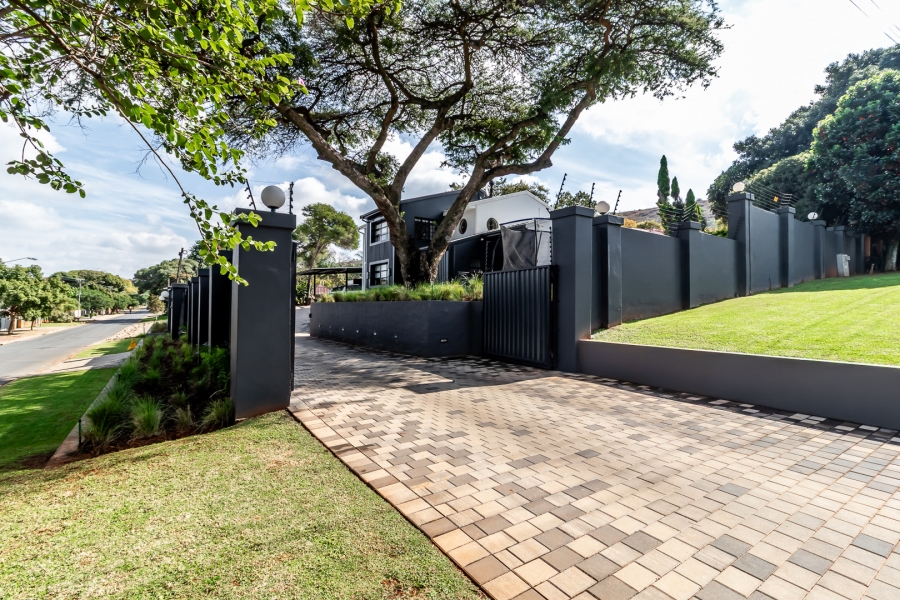 3 Bedroom Property for Sale in Waverley Gauteng