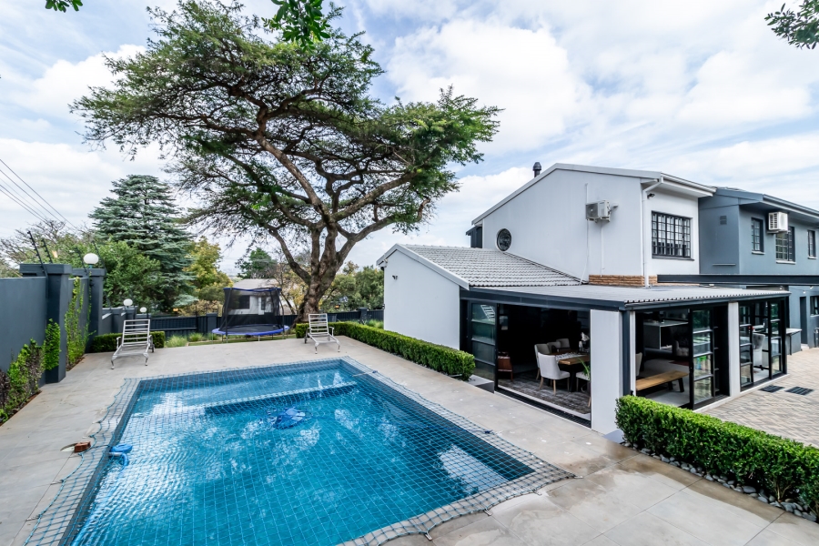 3 Bedroom Property for Sale in Waverley Gauteng