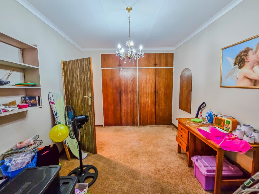 4 Bedroom Property for Sale in Florauna Gauteng