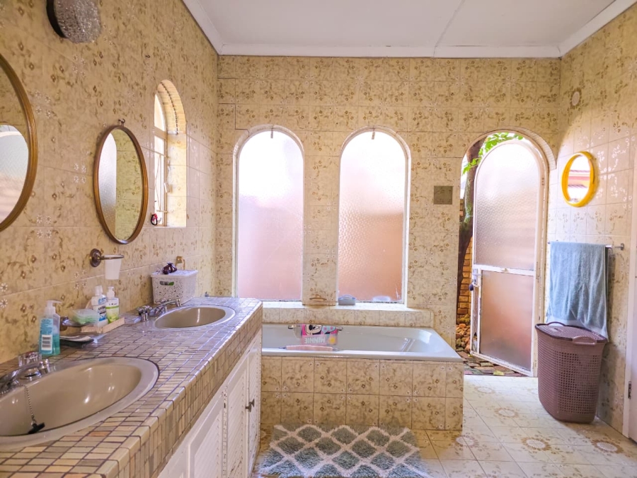 4 Bedroom Property for Sale in Florauna Gauteng