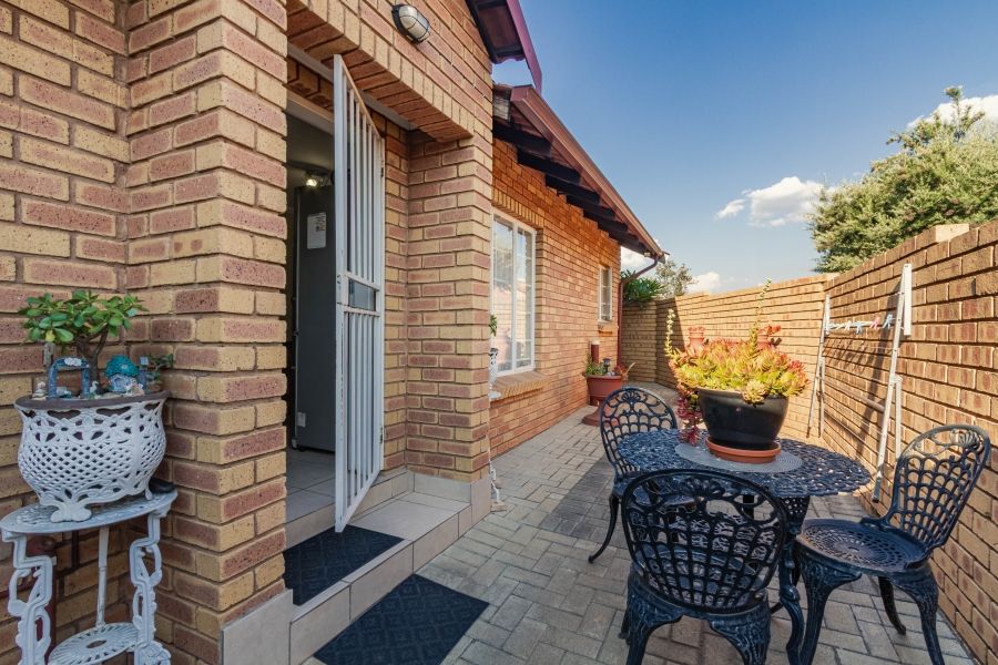 2 Bedroom Property for Sale in Equestria Gauteng