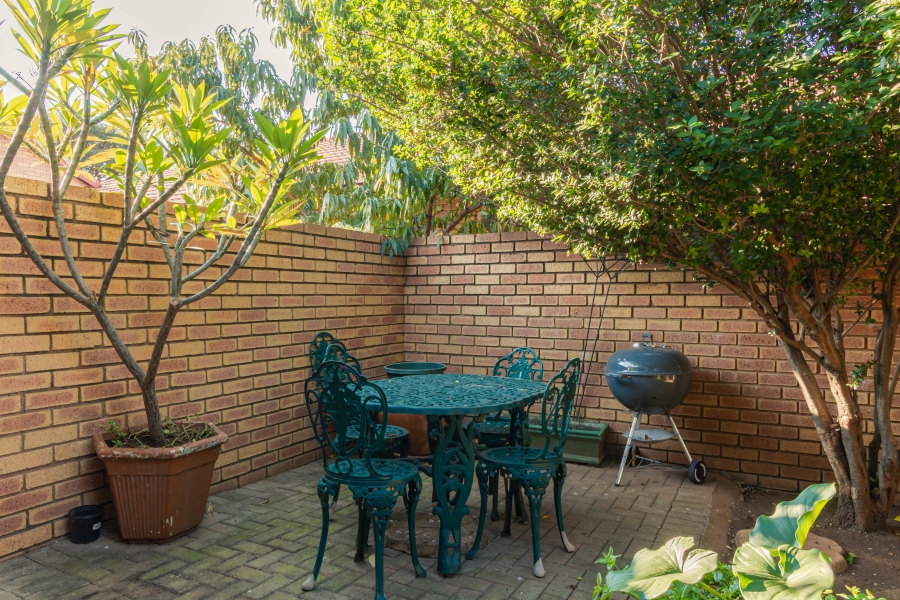 2 Bedroom Property for Sale in Equestria Gauteng