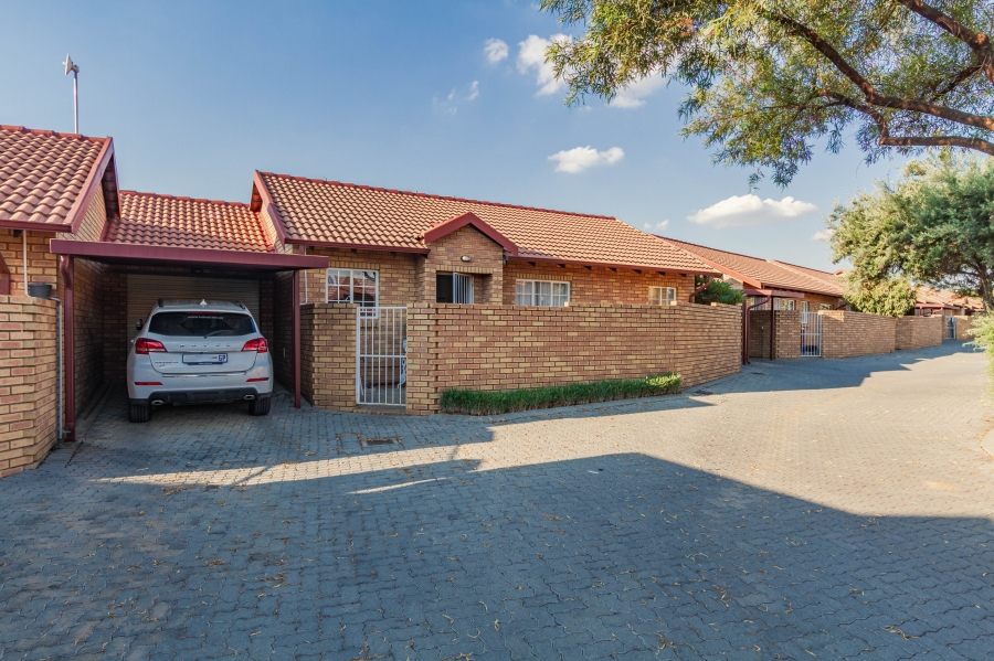 2 Bedroom Property for Sale in Equestria Gauteng
