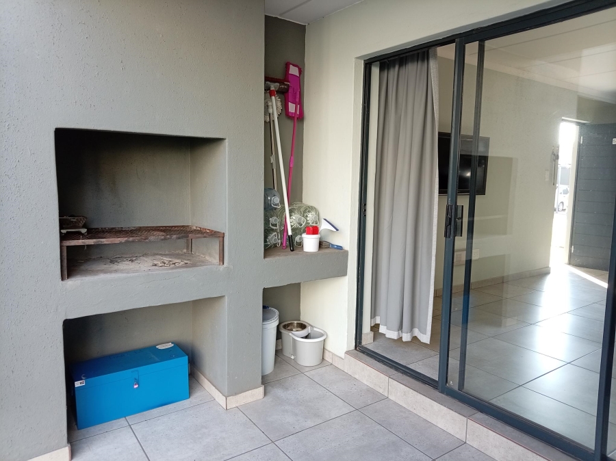 2 Bedroom Property for Sale in Eveleigh Gauteng