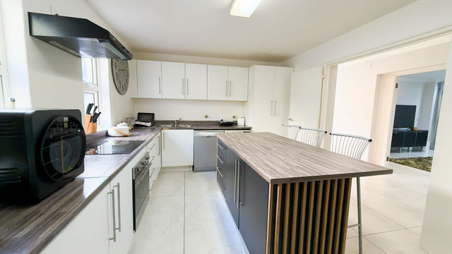To Let 4 Bedroom Property for Rent in Sandhurst Gauteng