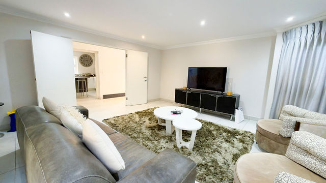 To Let 4 Bedroom Property for Rent in Sandhurst Gauteng