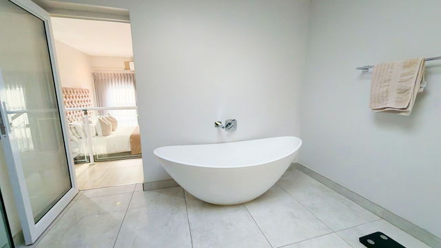 To Let 4 Bedroom Property for Rent in Sandhurst Gauteng