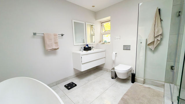 To Let 4 Bedroom Property for Rent in Sandhurst Gauteng