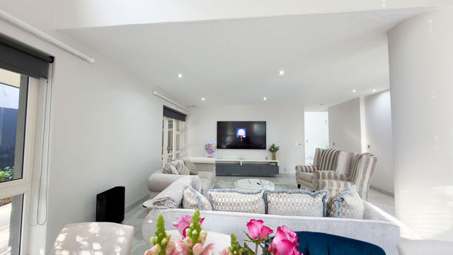 To Let 4 Bedroom Property for Rent in Sandhurst Gauteng