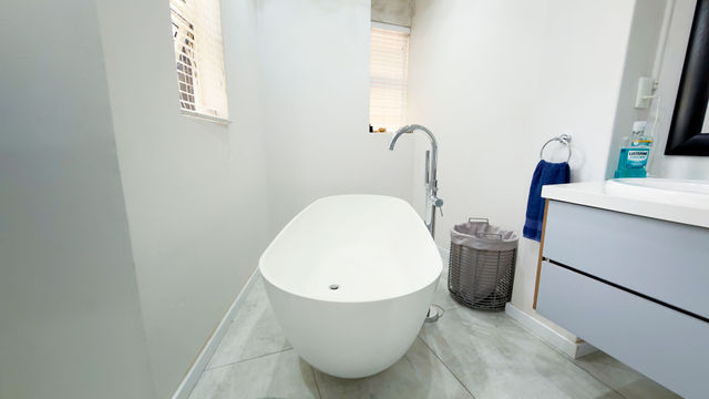 To Let 4 Bedroom Property for Rent in Sandhurst Gauteng