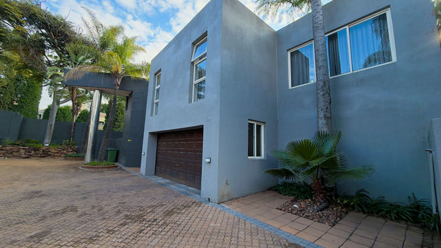 To Let 4 Bedroom Property for Rent in Sandhurst Gauteng