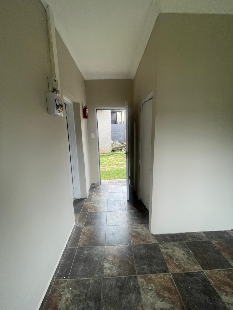 To Let 1 Bedroom Property for Rent in Eastleigh Ridge Gauteng