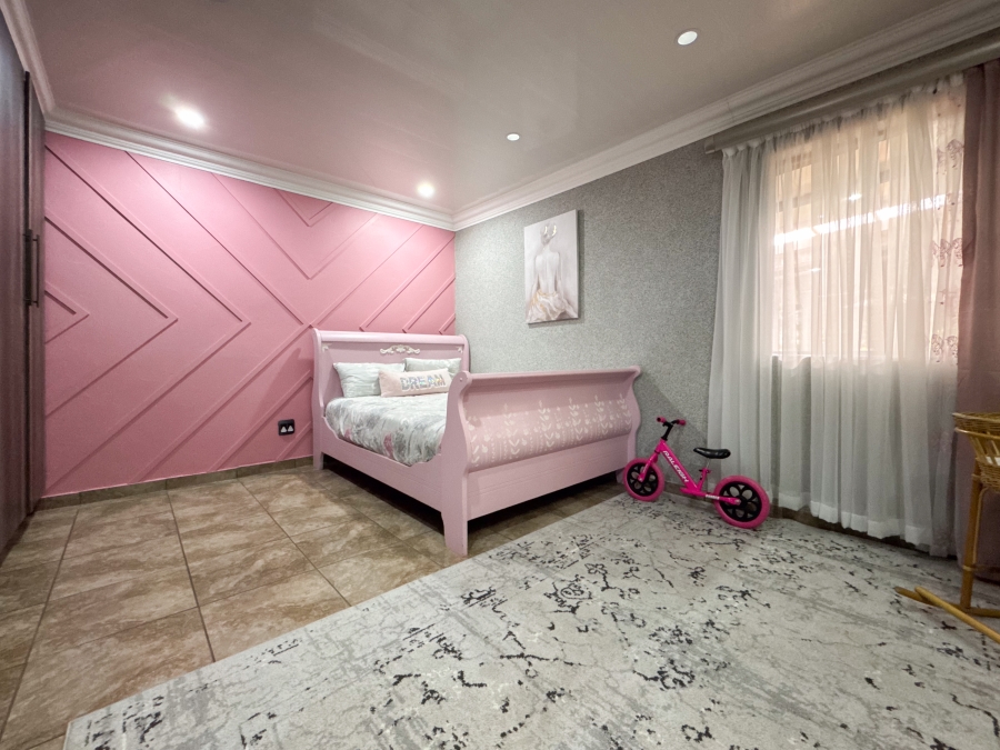 14 Bedroom Property for Sale in Mooilande Gauteng