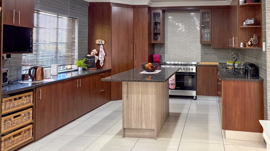 14 Bedroom Property for Sale in Mooilande Gauteng