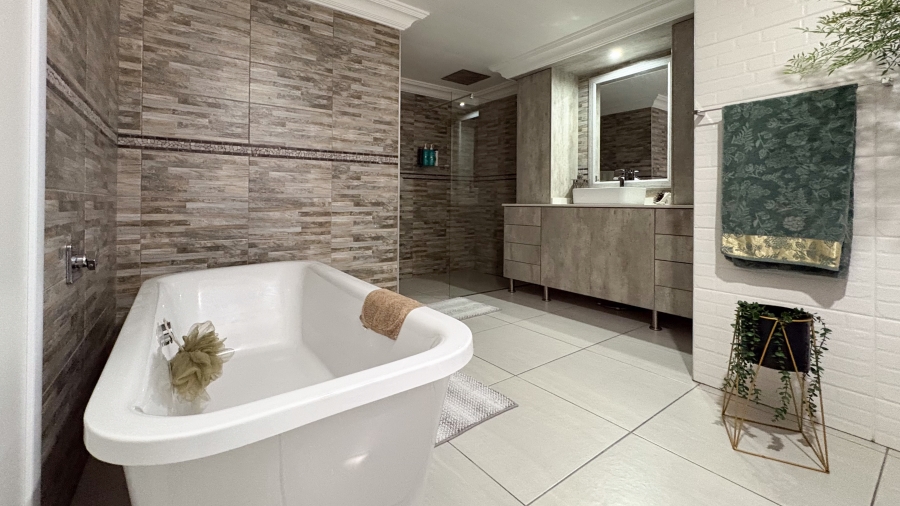14 Bedroom Property for Sale in Mooilande Gauteng