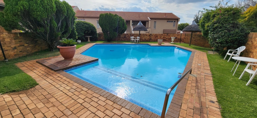 2 Bedroom Property for Sale in Bedford Park Gauteng