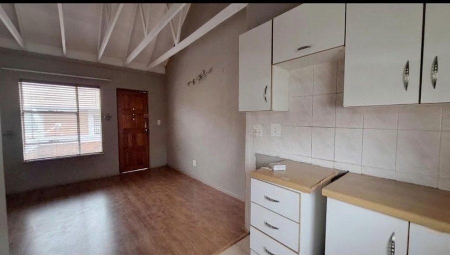 1 Bedroom Property for Sale in Glen Marais Gauteng