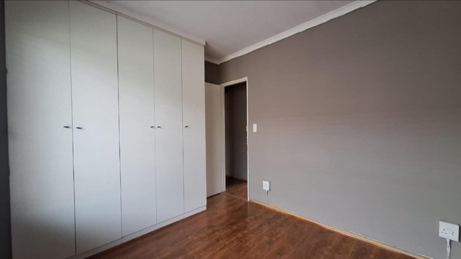 1 Bedroom Property for Sale in Glen Marais Gauteng