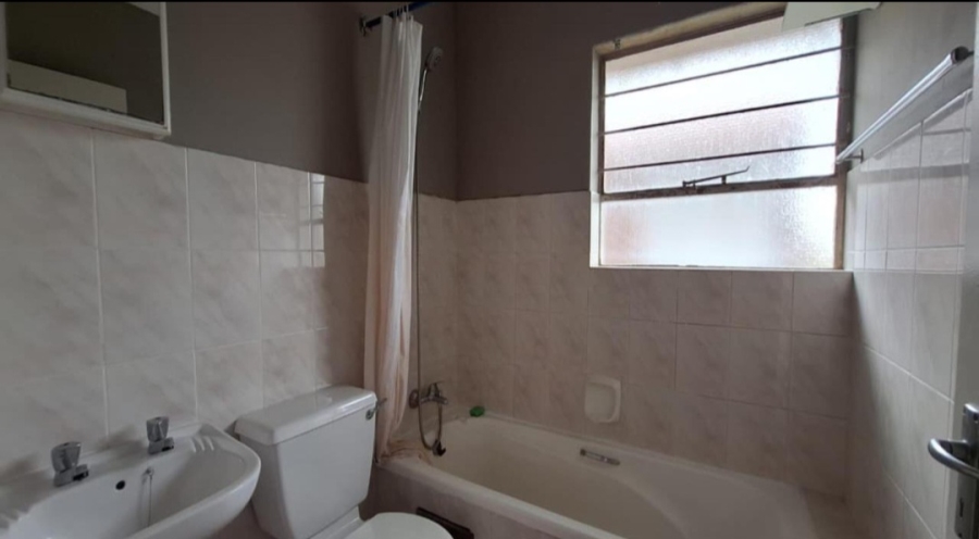 1 Bedroom Property for Sale in Glen Marais Gauteng