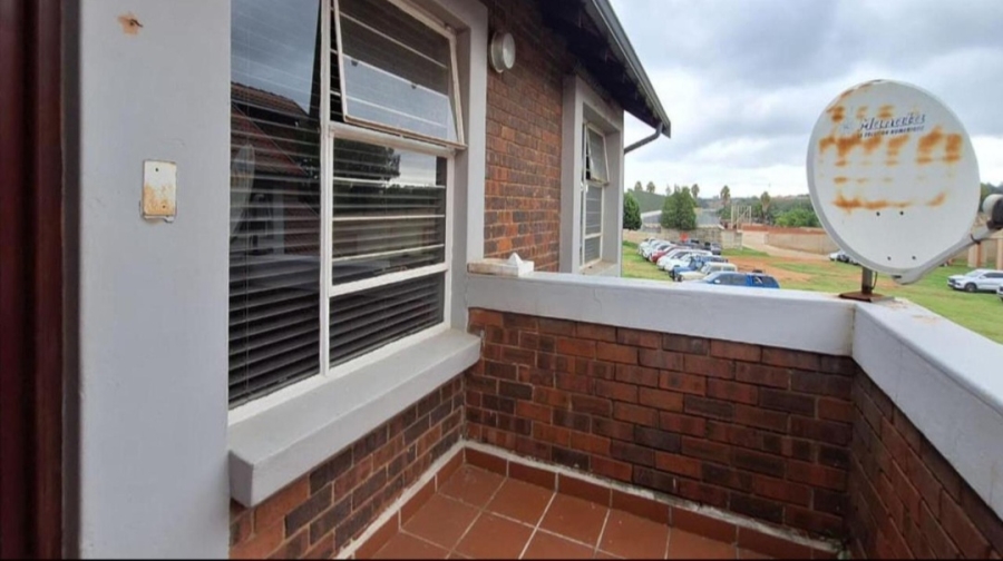 1 Bedroom Property for Sale in Glen Marais Gauteng