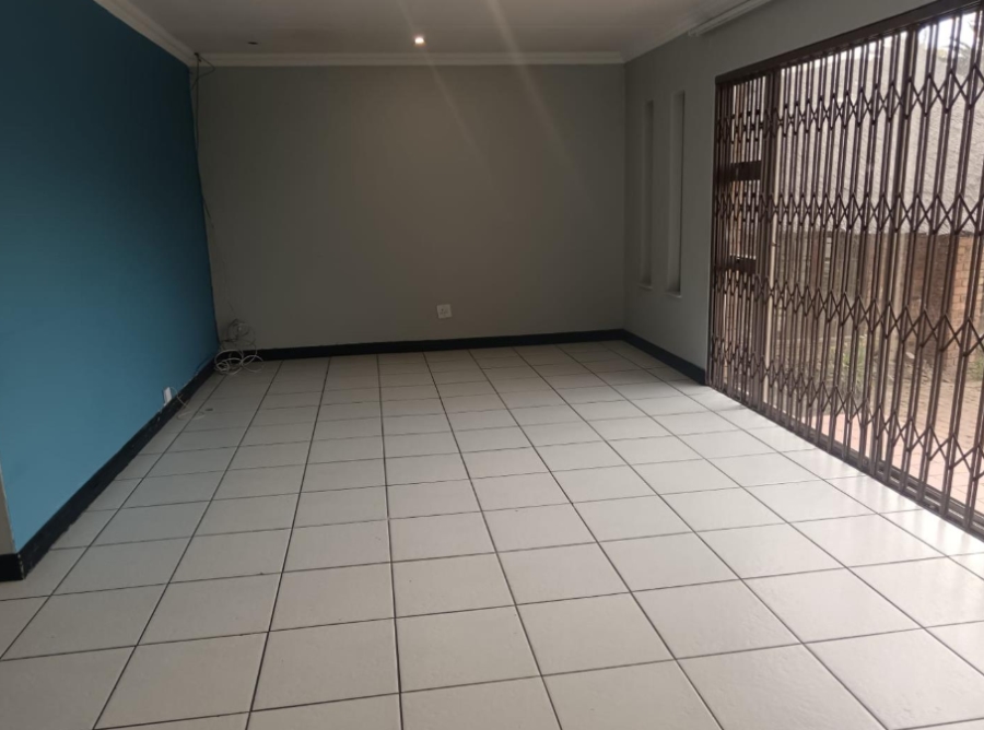 4 Bedroom Property for Sale in Parkhill Gardens Gauteng