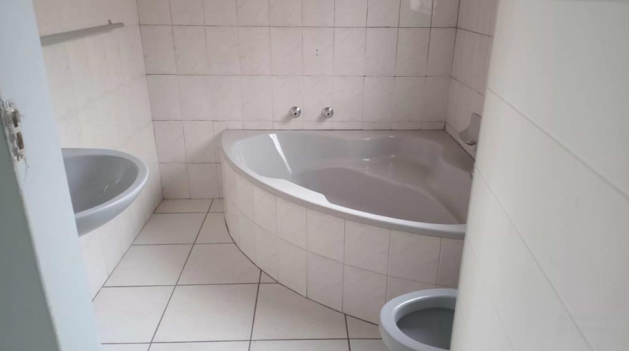 4 Bedroom Property for Sale in Parkhill Gardens Gauteng