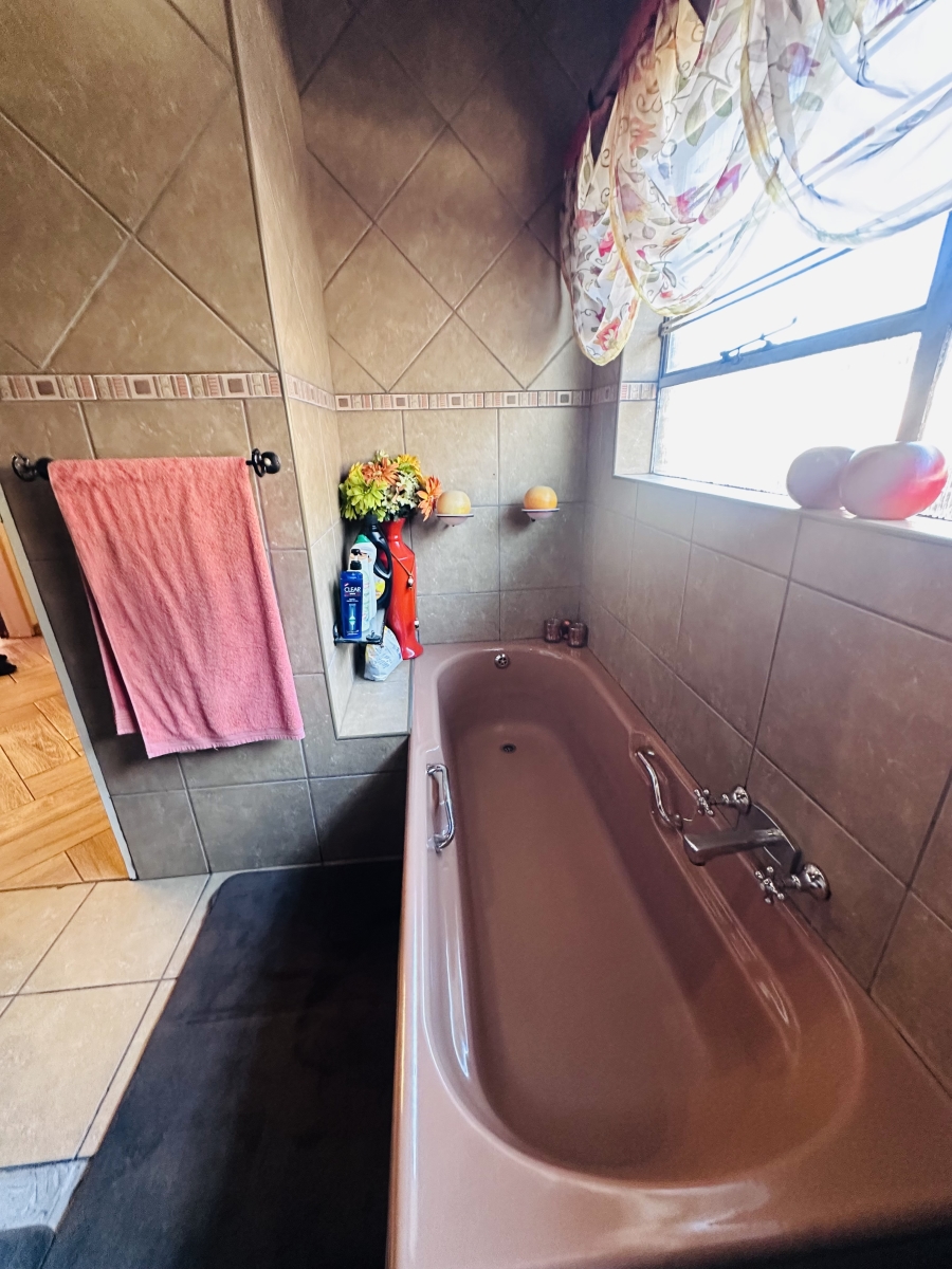 4 Bedroom Property for Sale in Vanderbijlpark SE 4 Gauteng