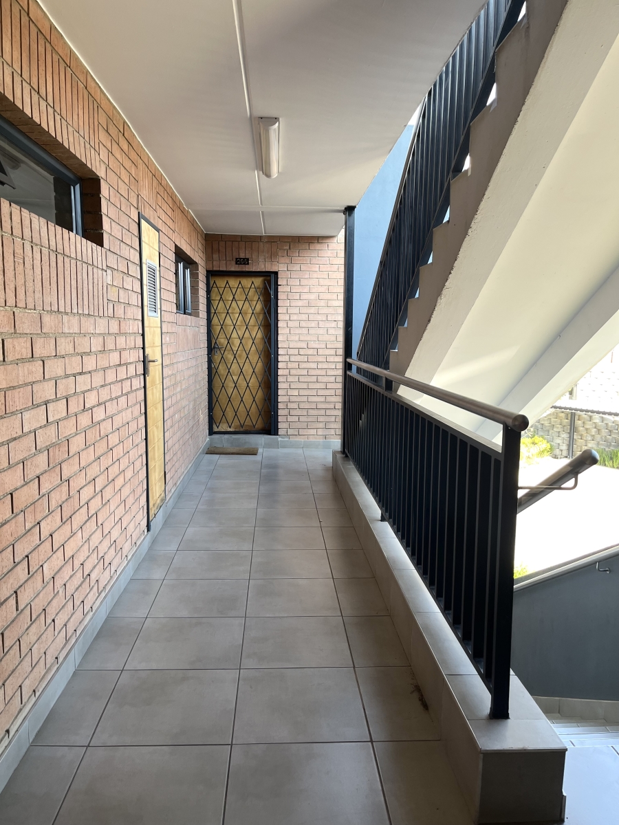 2 Bedroom Property for Sale in Vorna Valley Gauteng