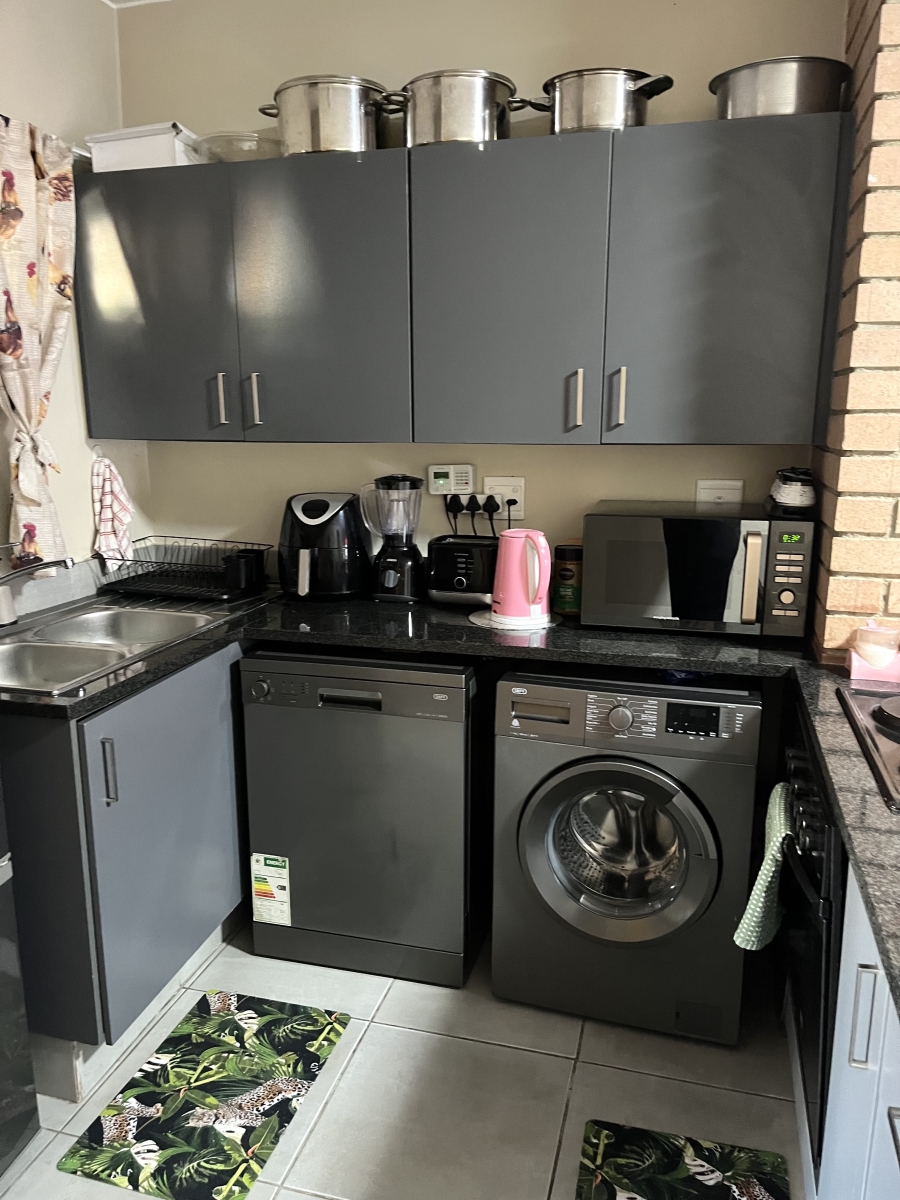 2 Bedroom Property for Sale in Vorna Valley Gauteng