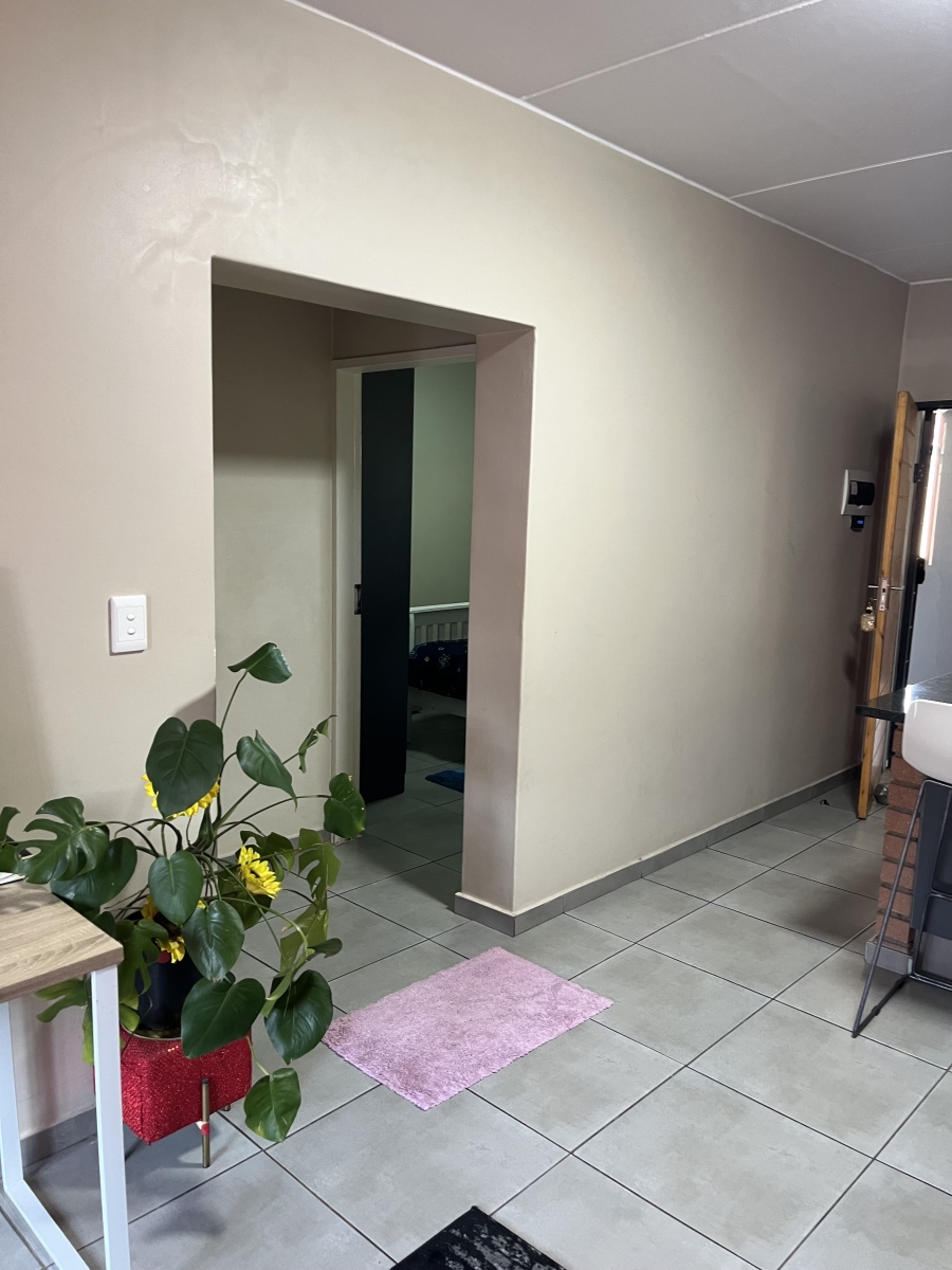 2 Bedroom Property for Sale in Vorna Valley Gauteng
