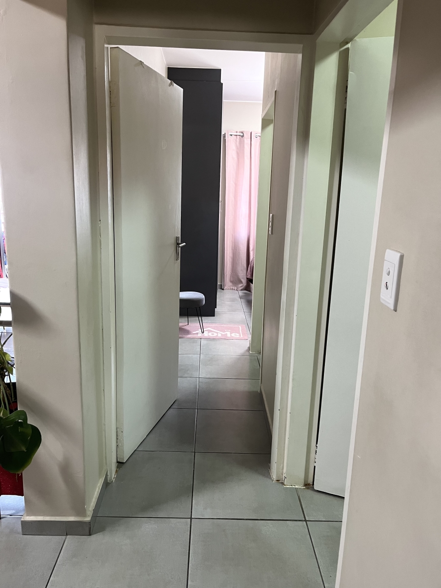 2 Bedroom Property for Sale in Vorna Valley Gauteng
