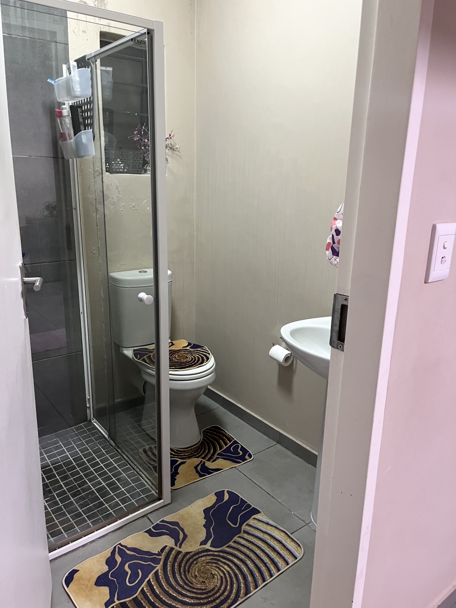2 Bedroom Property for Sale in Vorna Valley Gauteng