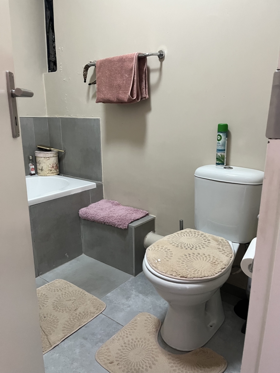 2 Bedroom Property for Sale in Vorna Valley Gauteng