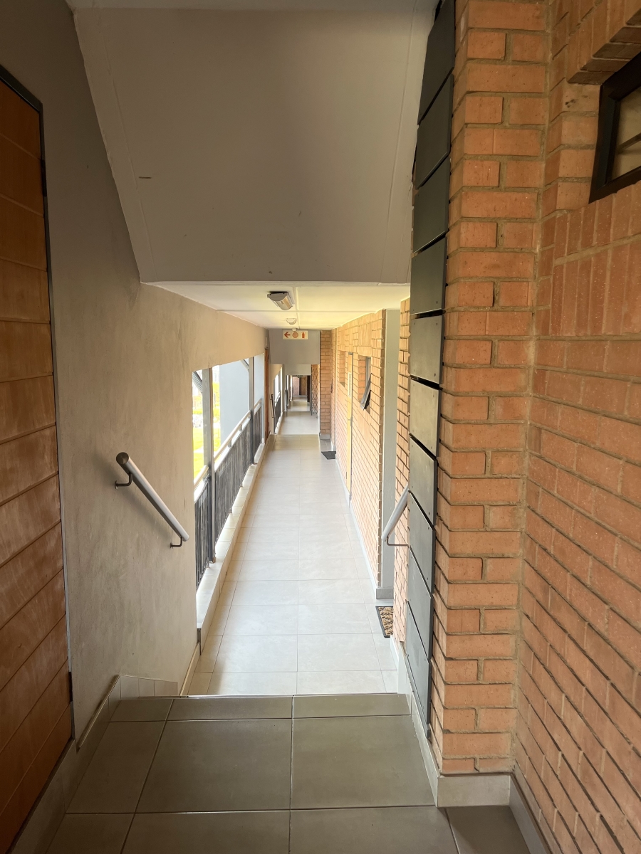 2 Bedroom Property for Sale in Vorna Valley Gauteng