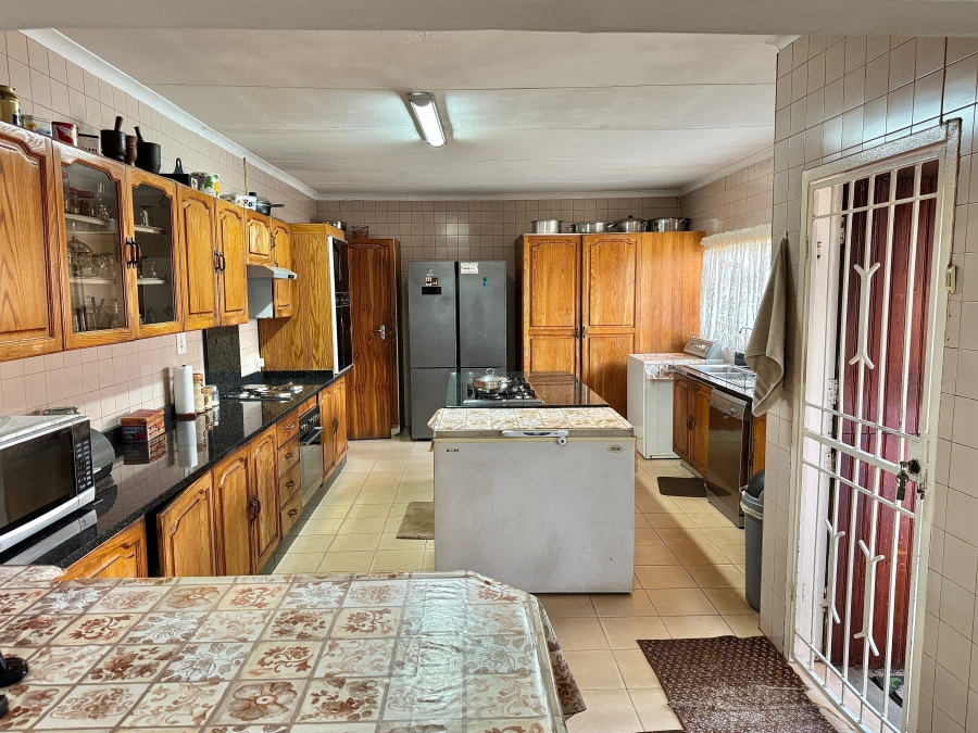 5 Bedroom Property for Sale in Lenasia Gauteng