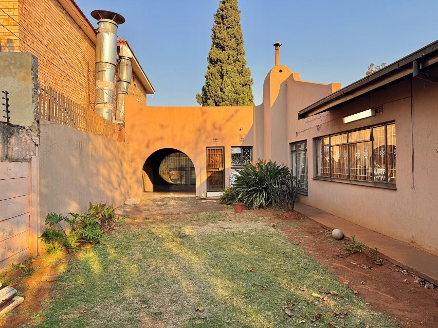 5 Bedroom Property for Sale in Lenasia Gauteng