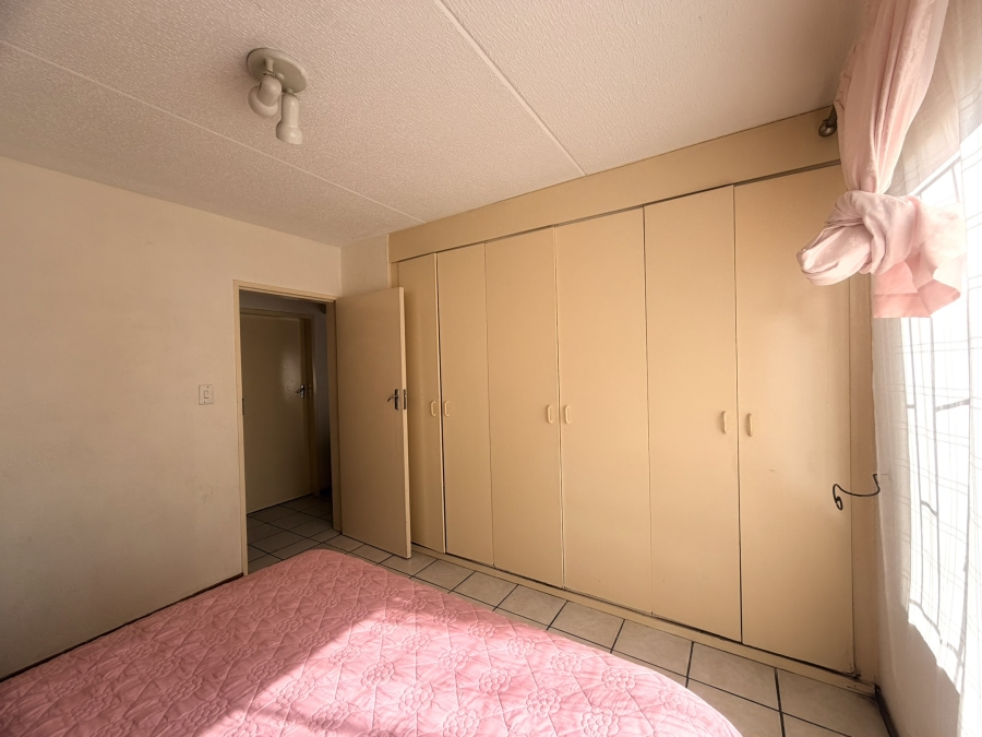 2 Bedroom Property for Sale in Lakefield Gauteng