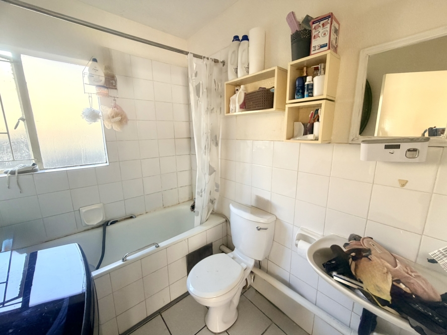 2 Bedroom Property for Sale in Lakefield Gauteng