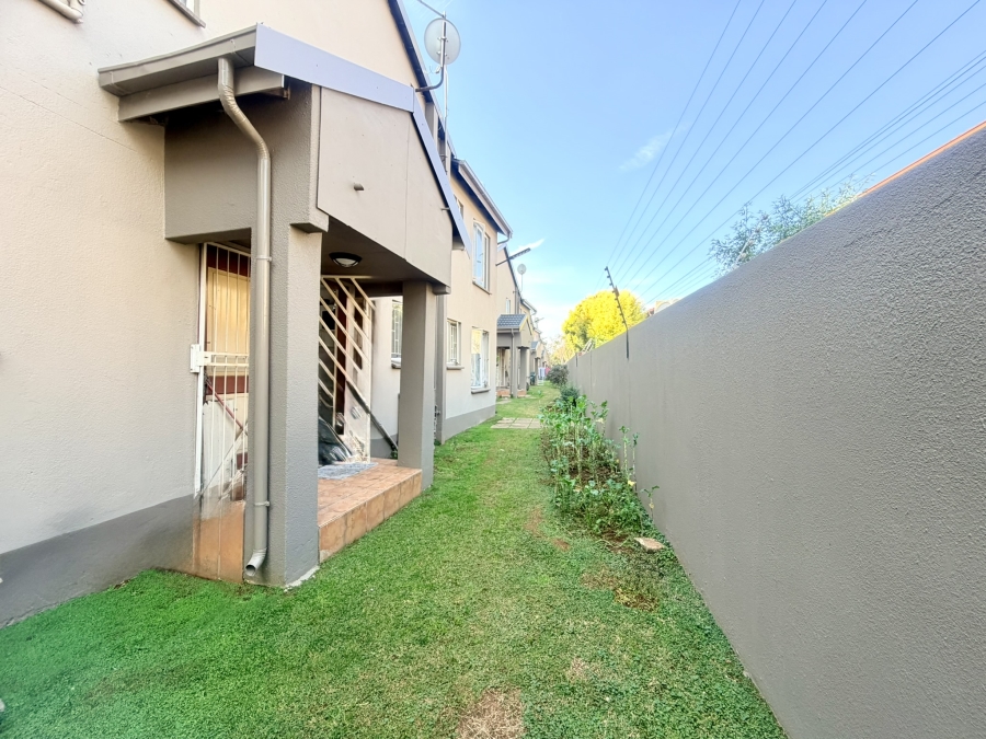 2 Bedroom Property for Sale in Lakefield Gauteng