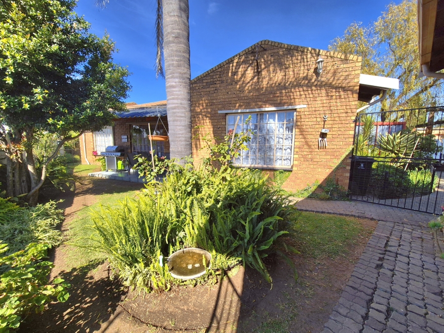2 Bedroom Property for Sale in Denneoord Gauteng