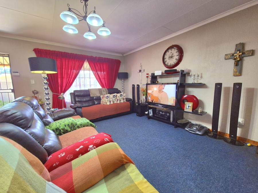2 Bedroom Property for Sale in Denneoord Gauteng