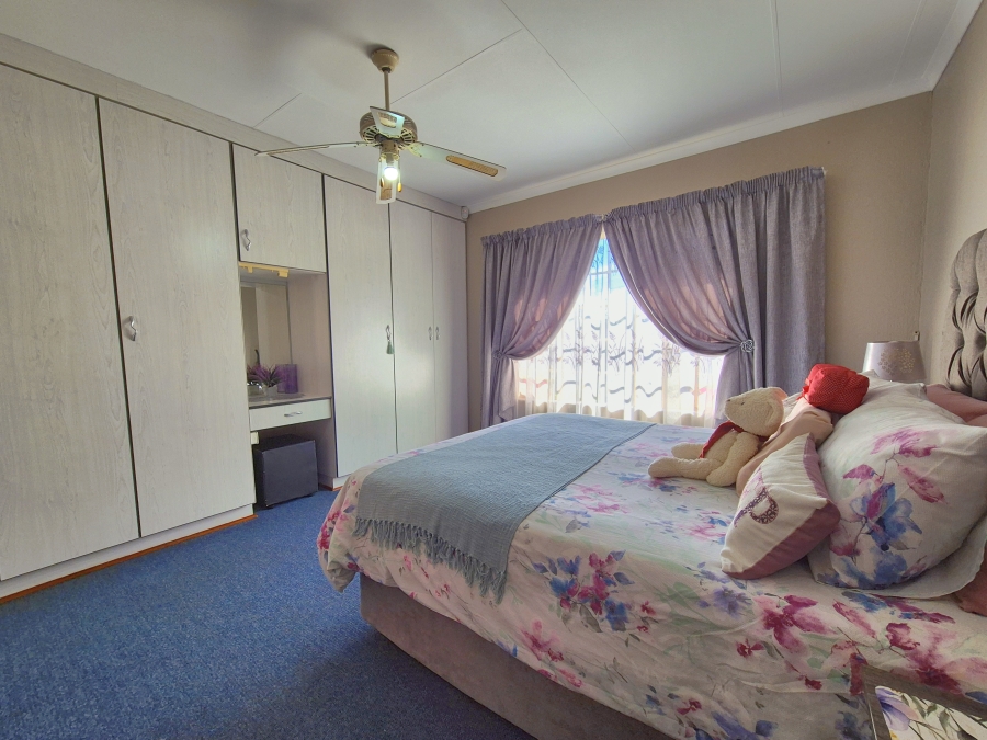 2 Bedroom Property for Sale in Denneoord Gauteng