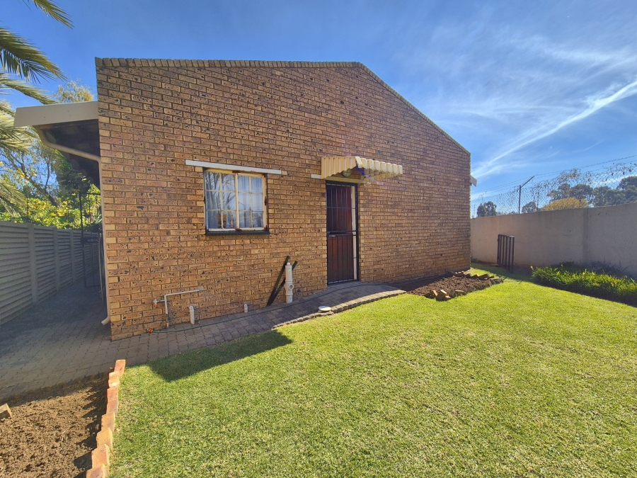 2 Bedroom Property for Sale in Denneoord Gauteng