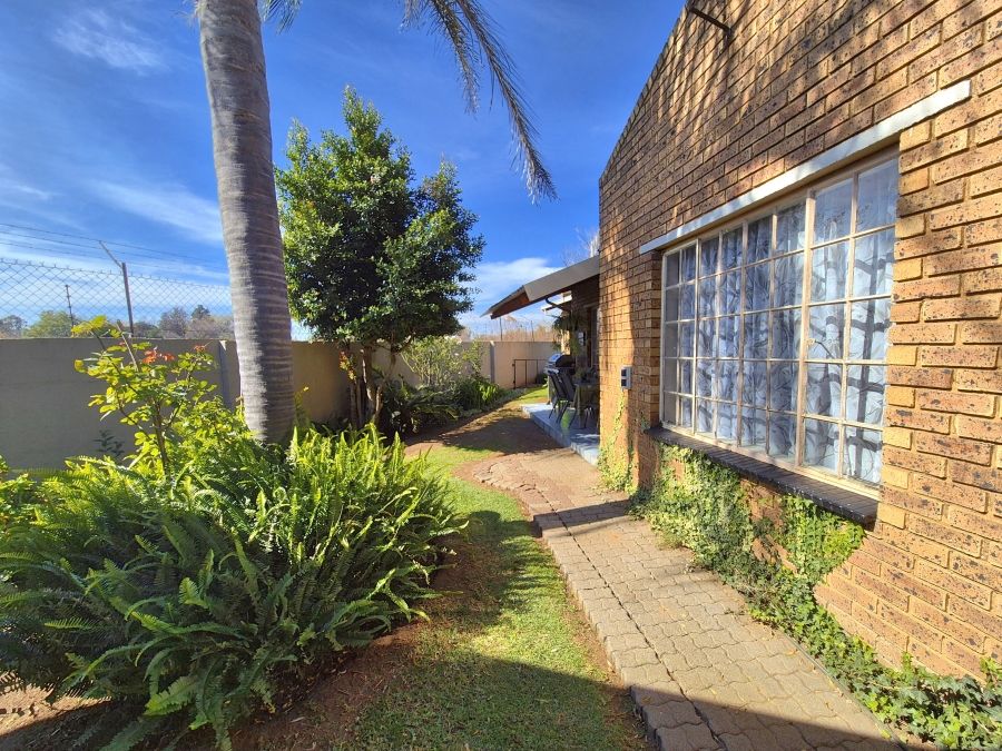 2 Bedroom Property for Sale in Denneoord Gauteng