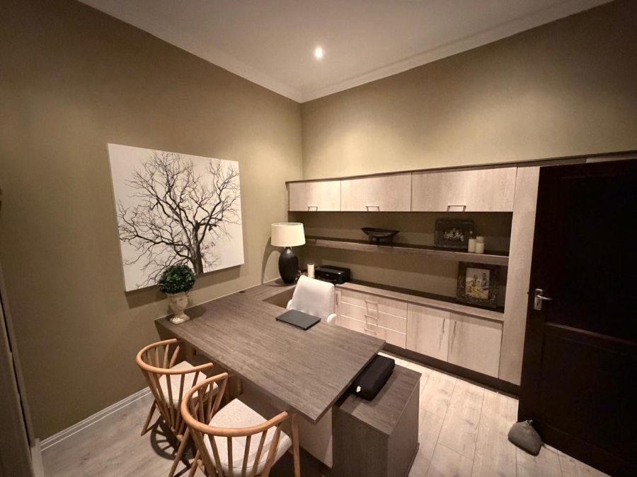 6 Bedroom Property for Sale in Emfuleni Golf Estate Gauteng