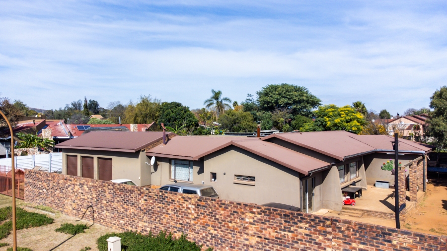 5 Bedroom Property for Sale in Rensburg Gauteng